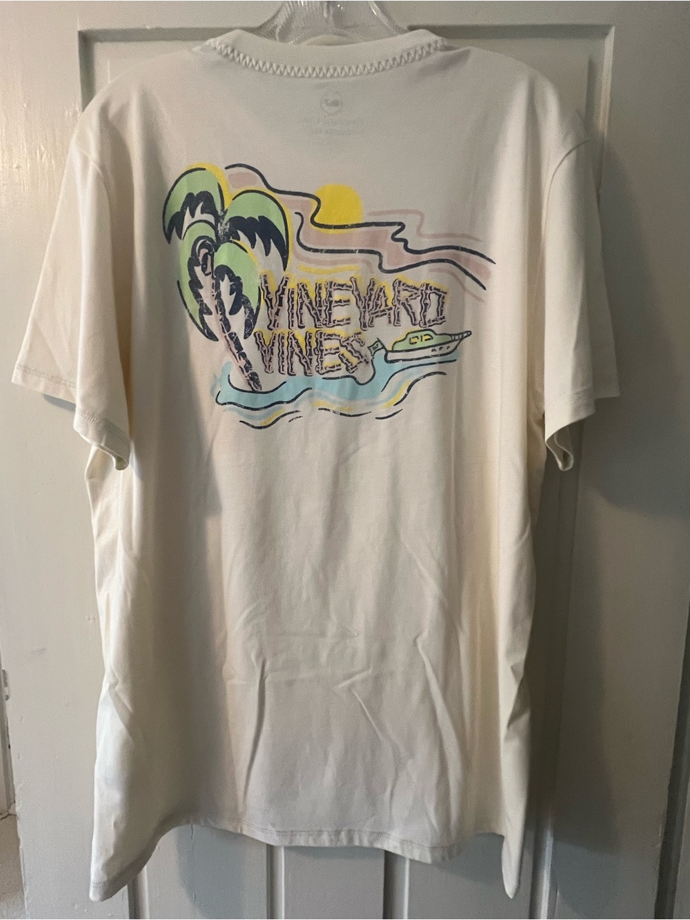Vineyard Vines Men's Cream Graphic Tee with Palm Tree Sunset Art